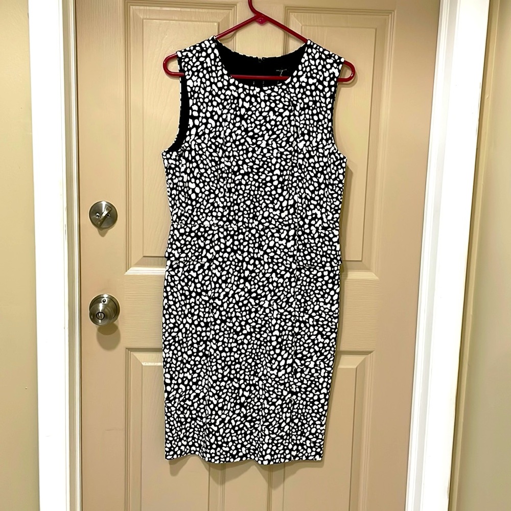 Ann Taylor feminine black and white dress - SZ 10.